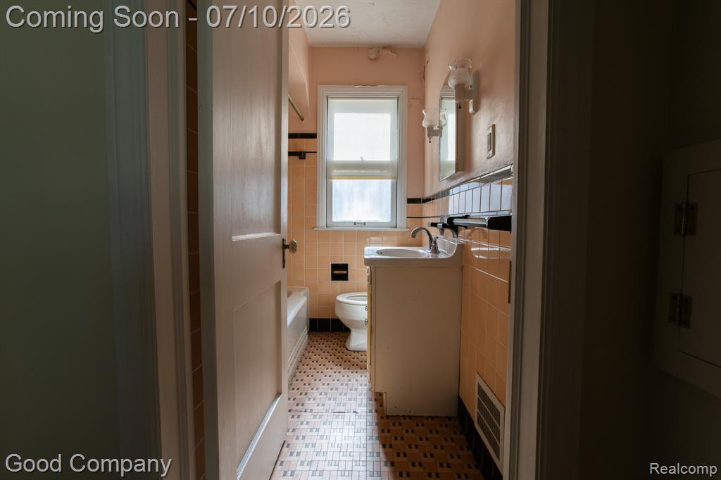 723 Pine Street, Wyandotte, MI 48192 — Photo 12