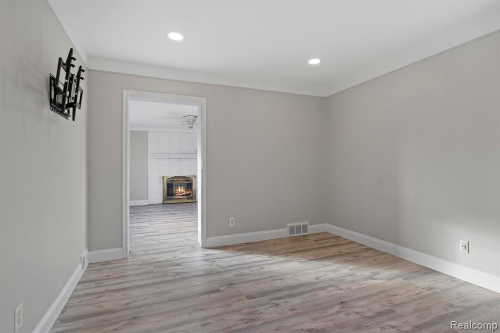 9911 OPORTO Street, Livonia, MI 48150 — Photo 24
