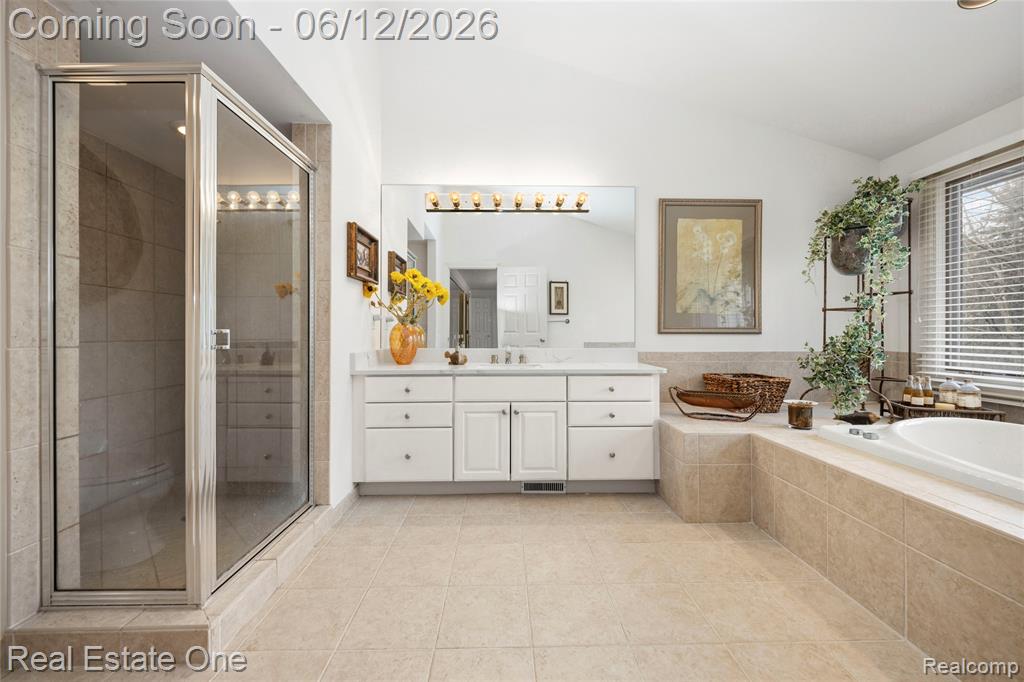 7026 Daventry Woods Drive, West Bloomfield, MI — Photo 32