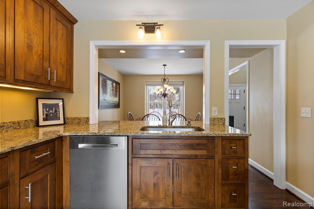 7997 BROOKWOOD Drive, Clarkston, MI 48348 — Photo 17