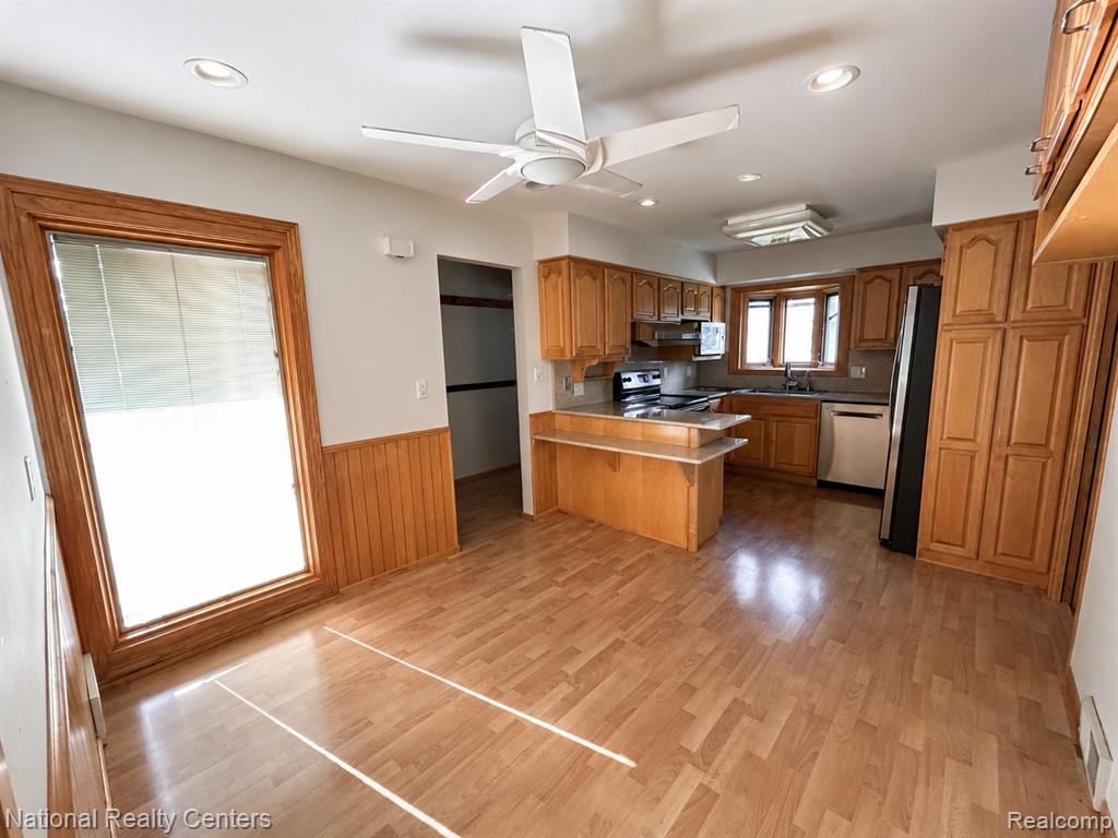 2182 Yorktown Drive, Ann Arbor, MI 48105 — Photo 11