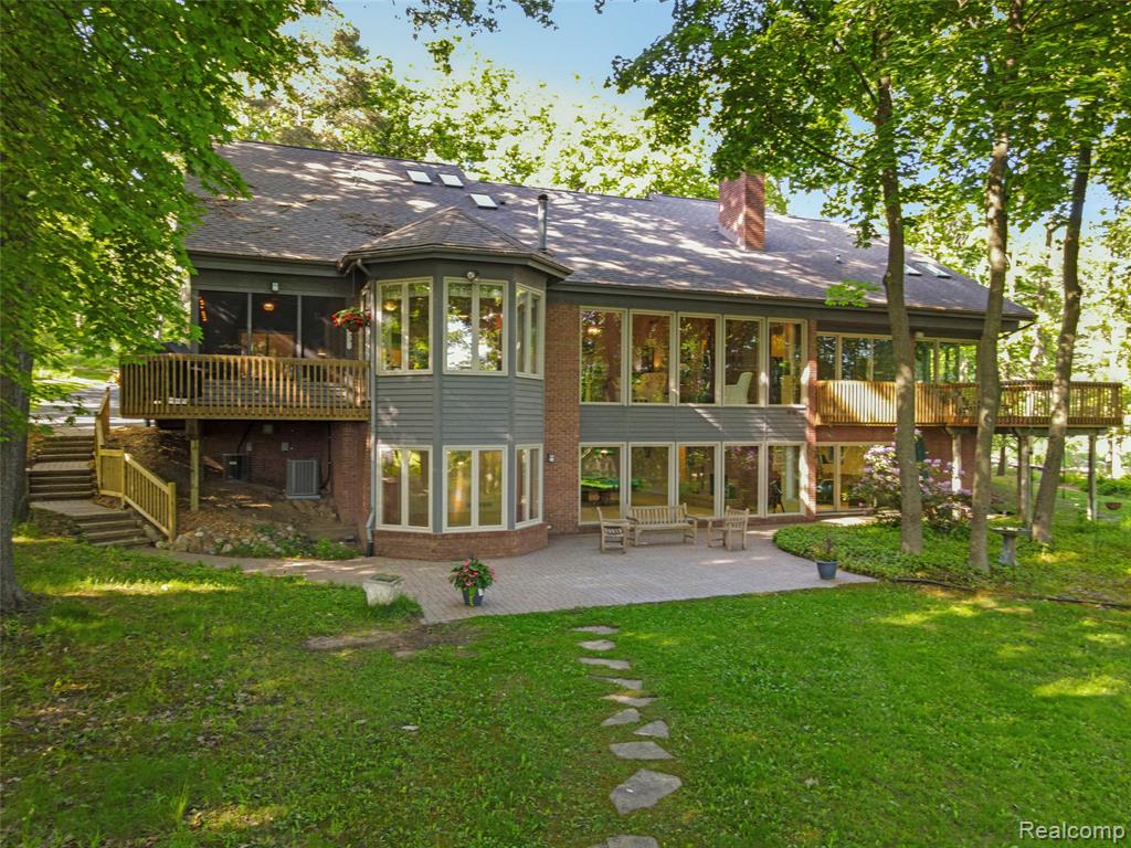2323 Addaleen Road, Highland, MI — Photo 12
