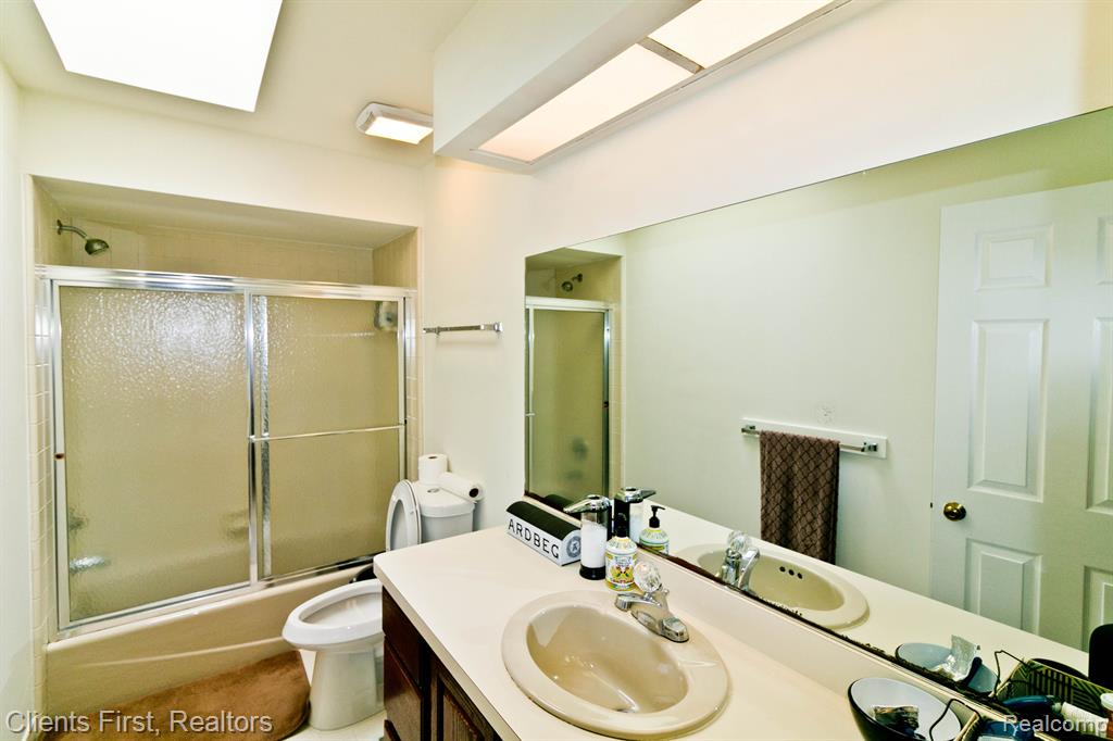 1030 FAIRMOUNT Drive, Ann Arbor, MI 48105 — Photo 21