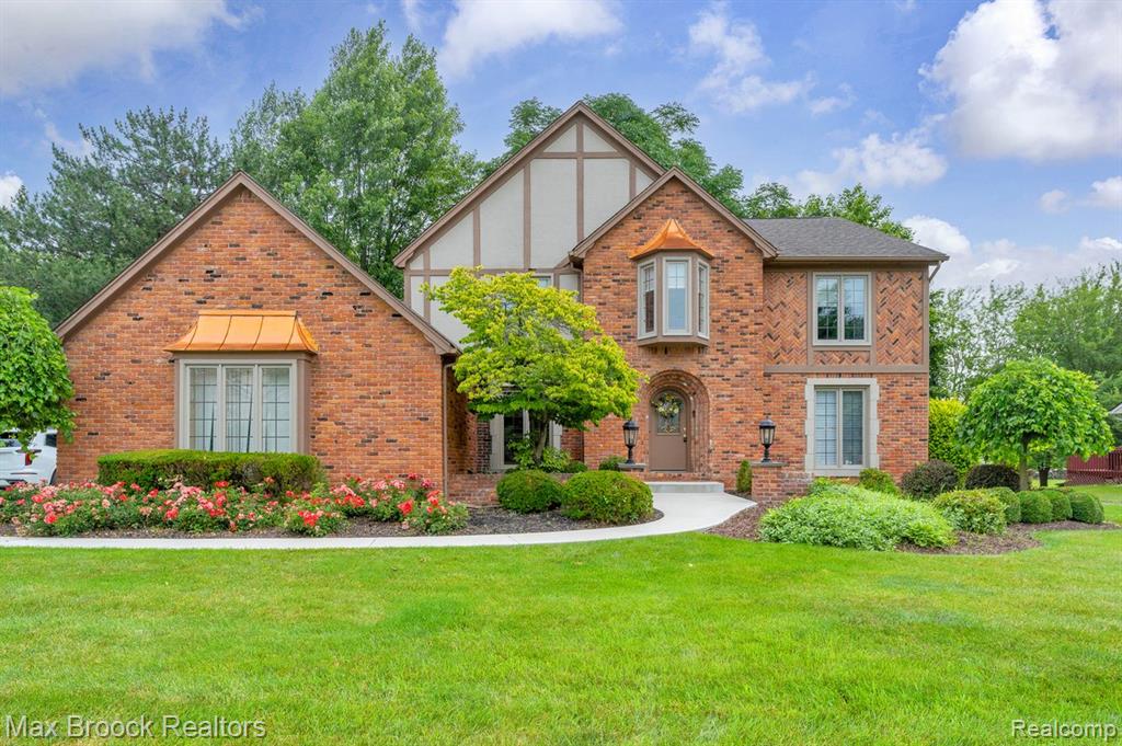 404 SHELLBOURNE Drive, Rochester Hills, MI 48309 — front exterior