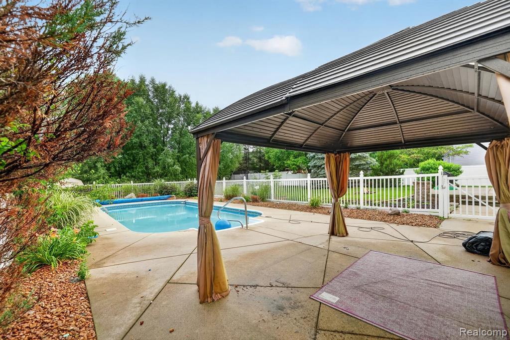 9664 Alger Drive, Brighton, MI 48114 — Photo 11