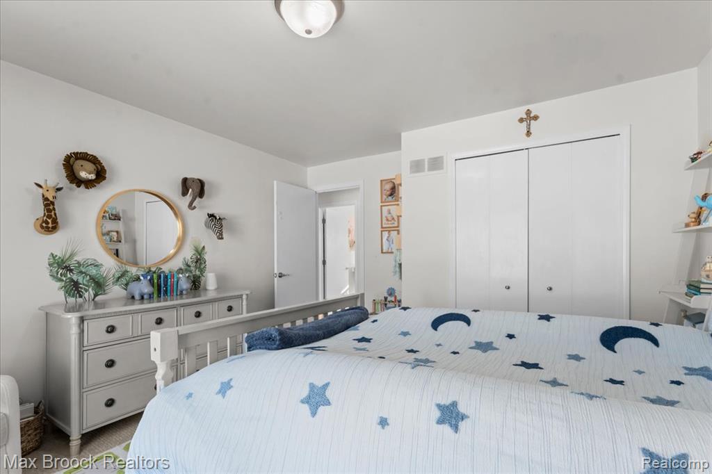 412 Shellbourne Drive, Rochester Hills, MI 48309 — Photo 32