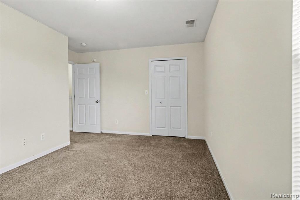 20006 Hidden Oaks Drive, Trenton, MI 48183 — Photo 14