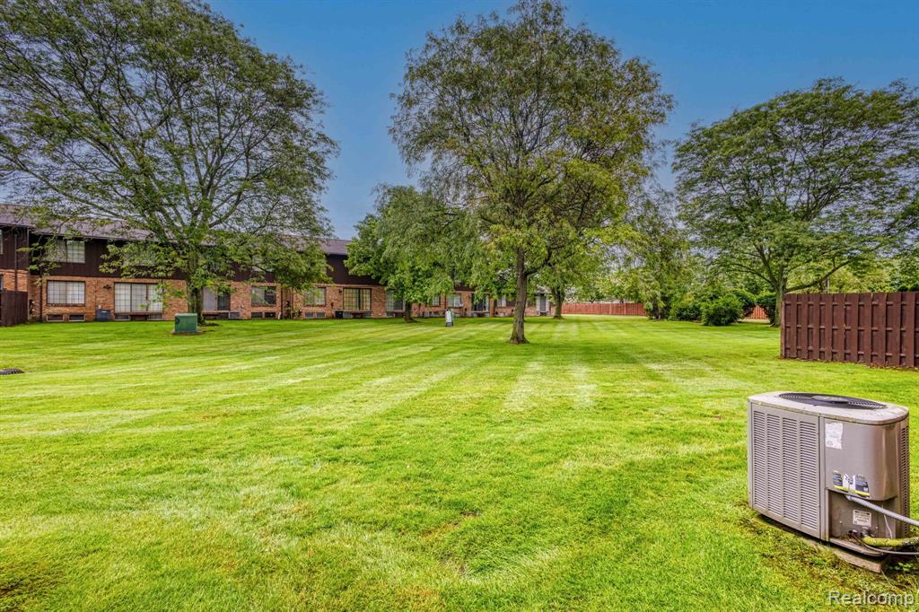 26188 SUMMERDALE Drive, Southfield, MI 48033 — Photo 39