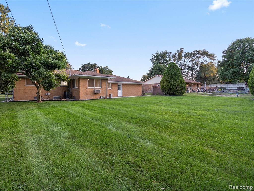 8211 Saint John Street, Utica, MI 48317 — Photo 3
