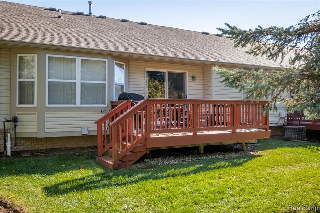 41063 Millbrook Drive, Sterling Heights, MI 48314 — Photo 33