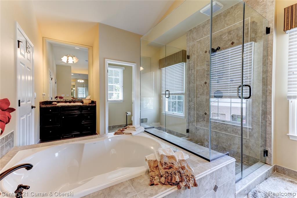50693 Chesapeake Drive, Novi, MI — Photo 56