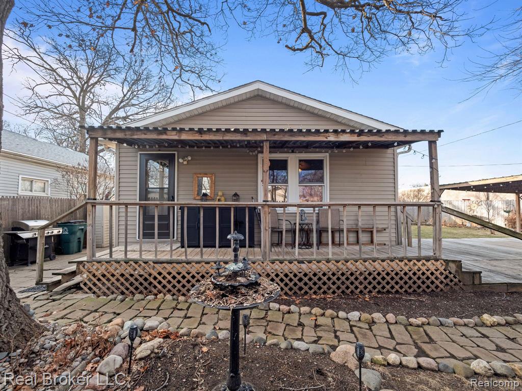 963 E MADGE Avenue, Hazel Park, MI 48030 — Photo 20