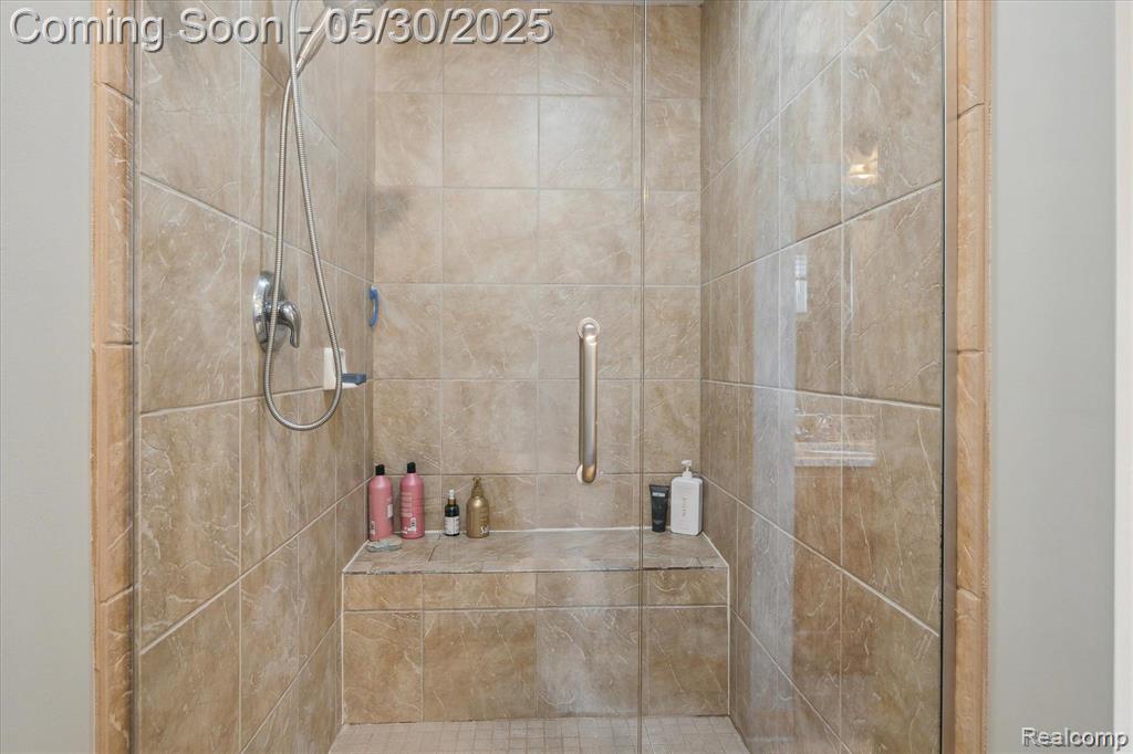 9267 Richfield, Livonia, MI 48150 — Photo 24