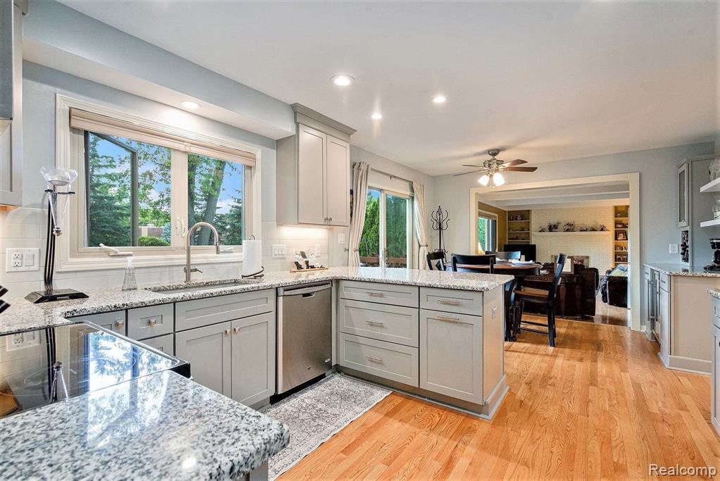 16155 WINCHESTER Drive, Northville, MI 48168 — Photo 17