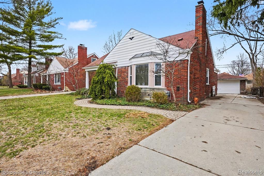 13146 Hart Avenue, Huntington Woods, MI — Photo 15