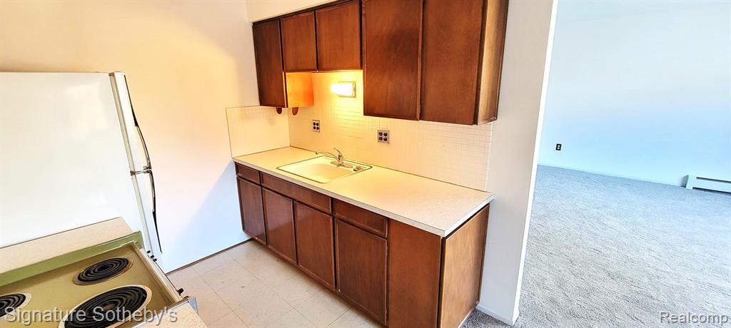 20870 Wildwood, 221, Harper Woods, MI 48225 — Photo 7