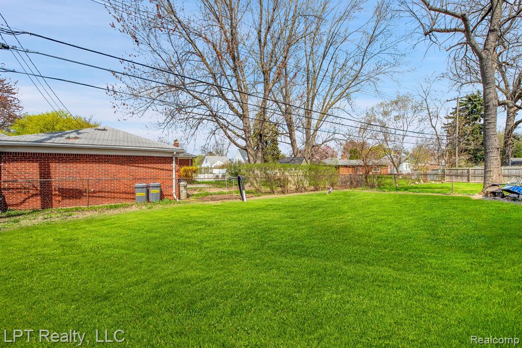 931 E PEARL Avenue N, Hazel Park, MI 48030 — Photo 21