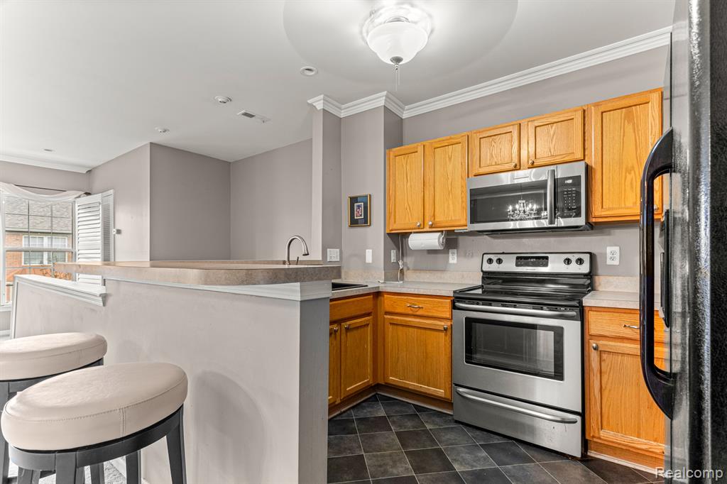 20110 Rodeo Court, Southfield, MI 48075 — Photo 11