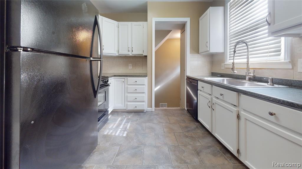 916 N Kenwood Avenue, Royal Oak, MI 48067 — Photo 4