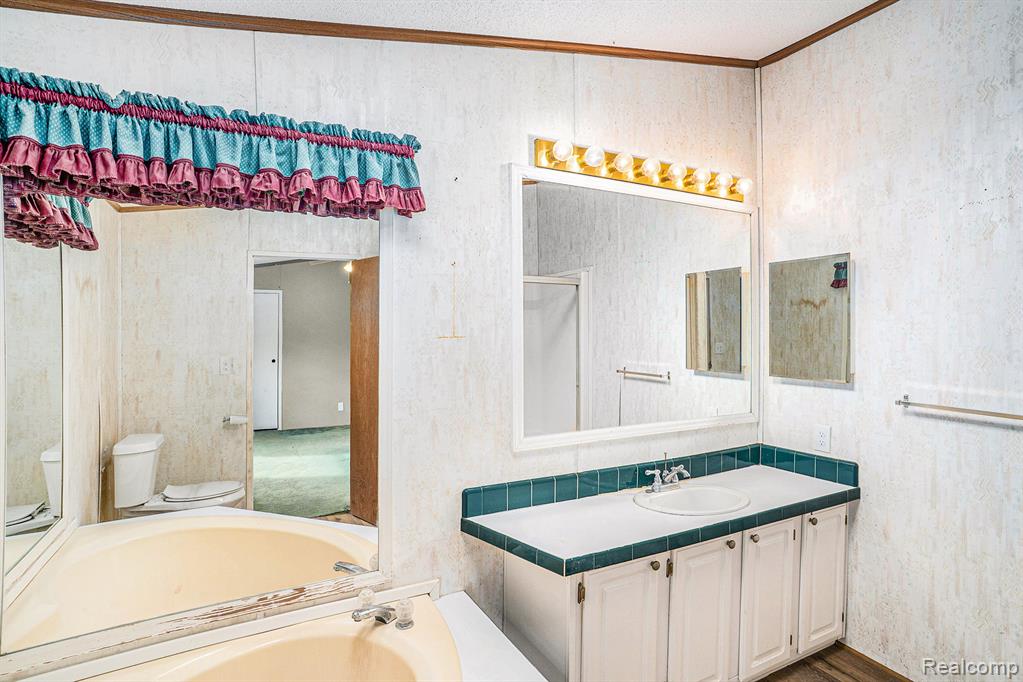 6701 Hazard Road, Fenton, MI 48430 — Photo 9