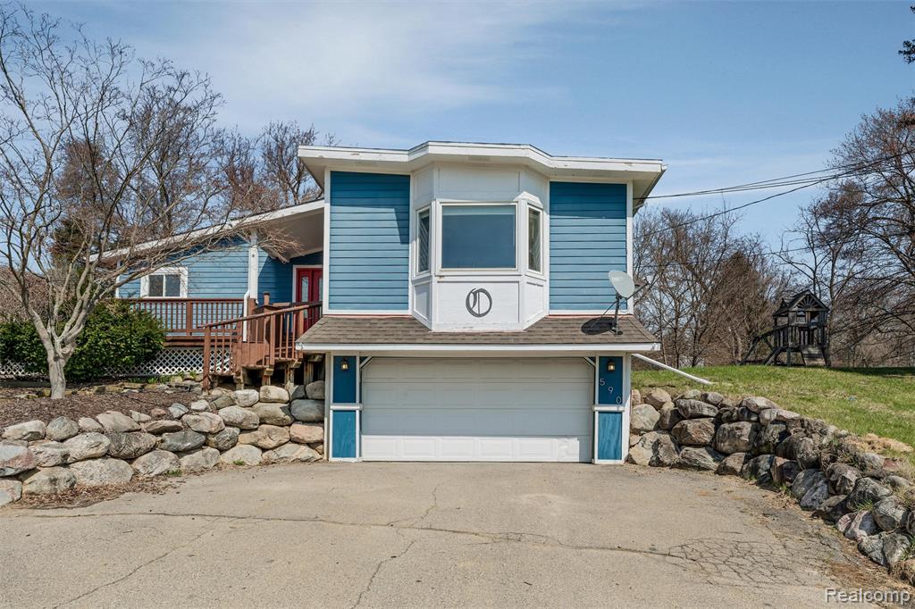 590 Hillwood, White Lake, MI 48383 — Photo 2