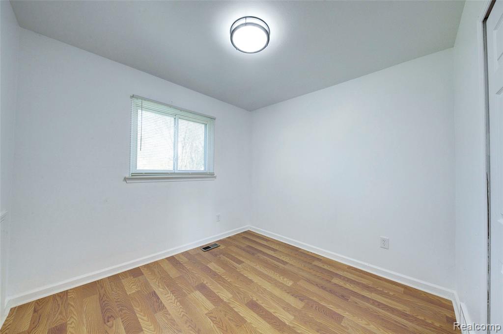35030 Michelle Drive, Romulus, MI 48174 — Photo 33