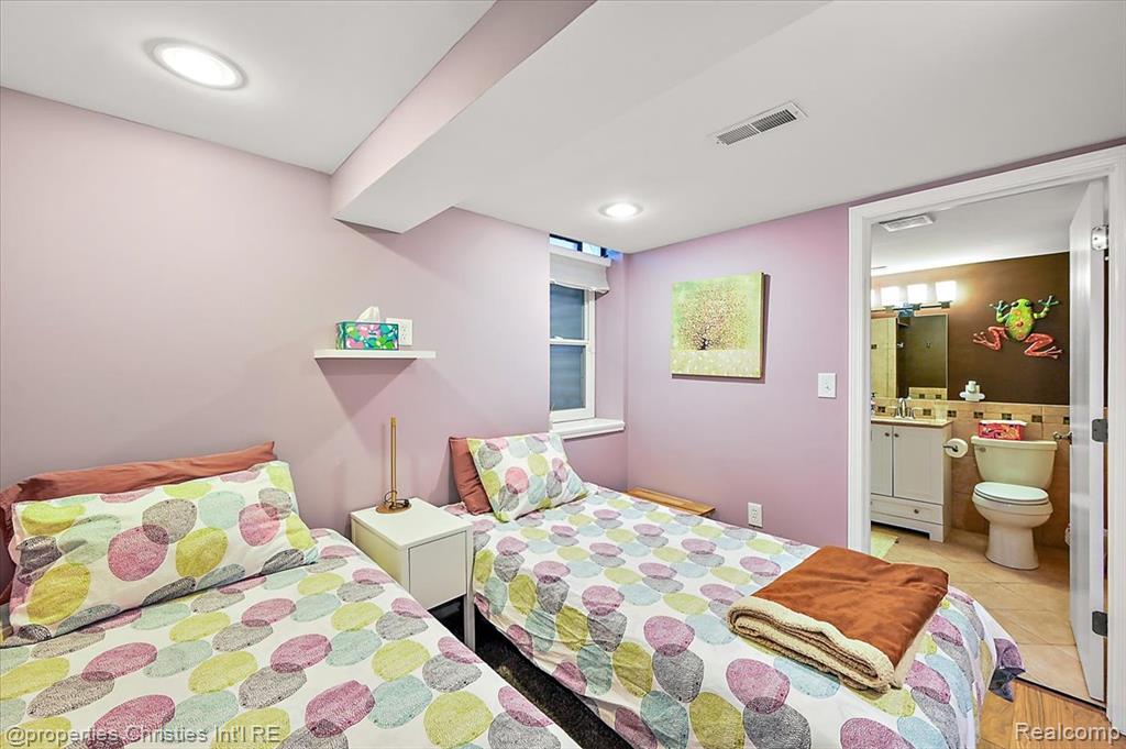 26010 Marlowe Place, Oak Park, MI 48237 — Photo 51