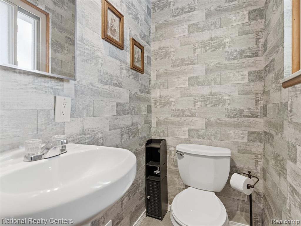 5470 Jamestown Road, Utica, MI 48317 — Photo 30