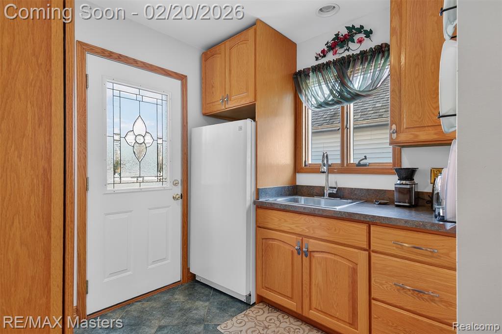 27429 W Huron River Drive, Flat Rock, MI 48134 — Photo 29