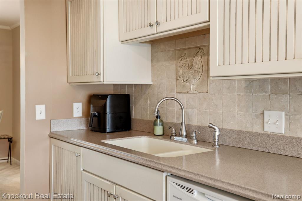239 Churchgrove Road, Frankenmuth, MI 48734 — Photo 15