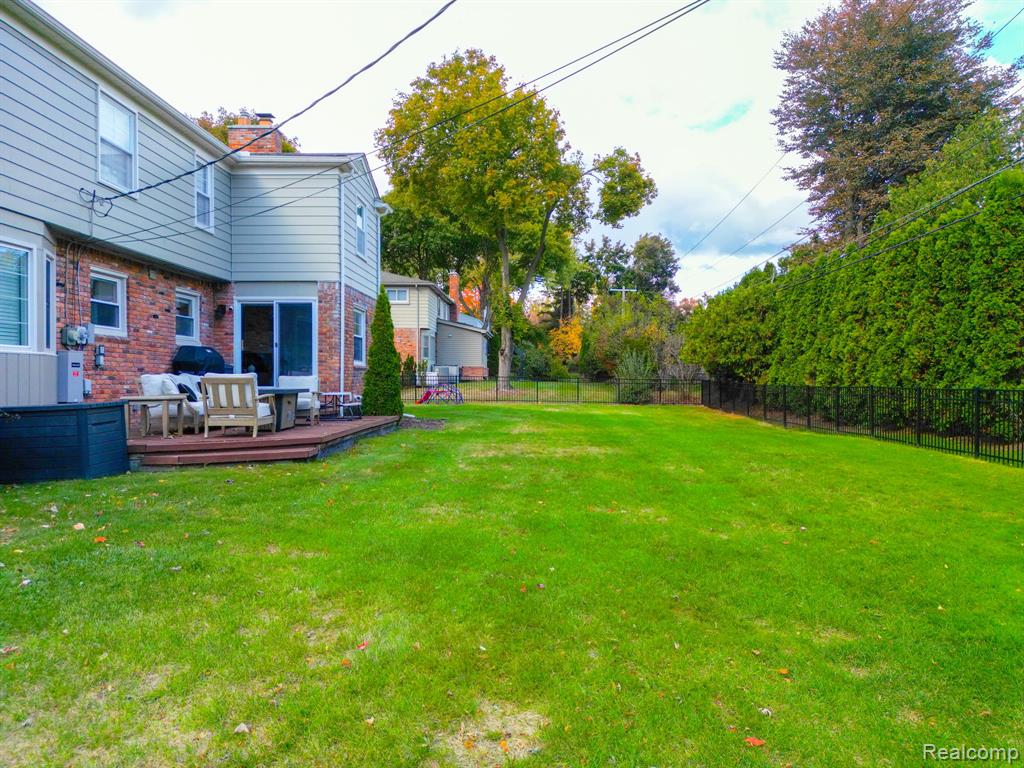 7005 Cathedral Drive, Bloomfield Hills, MI 48301 — Photo 47
