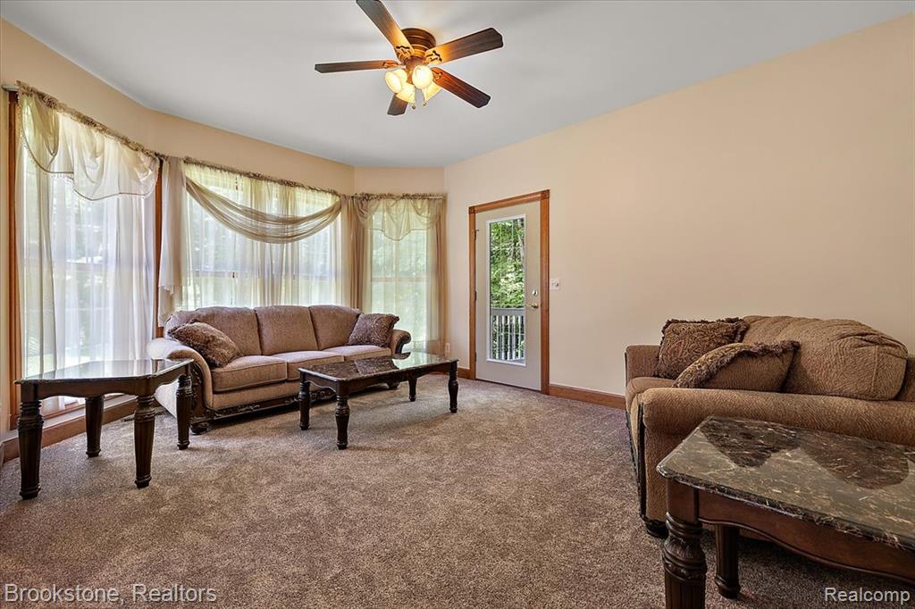 55520 Katie, New Hudson, MI 48165 — Photo 16