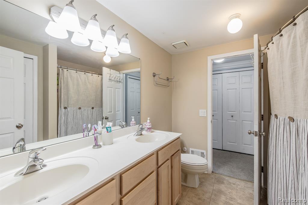 9618 Ridge Top Trail, Clarkston, MI 48348 — Photo 17