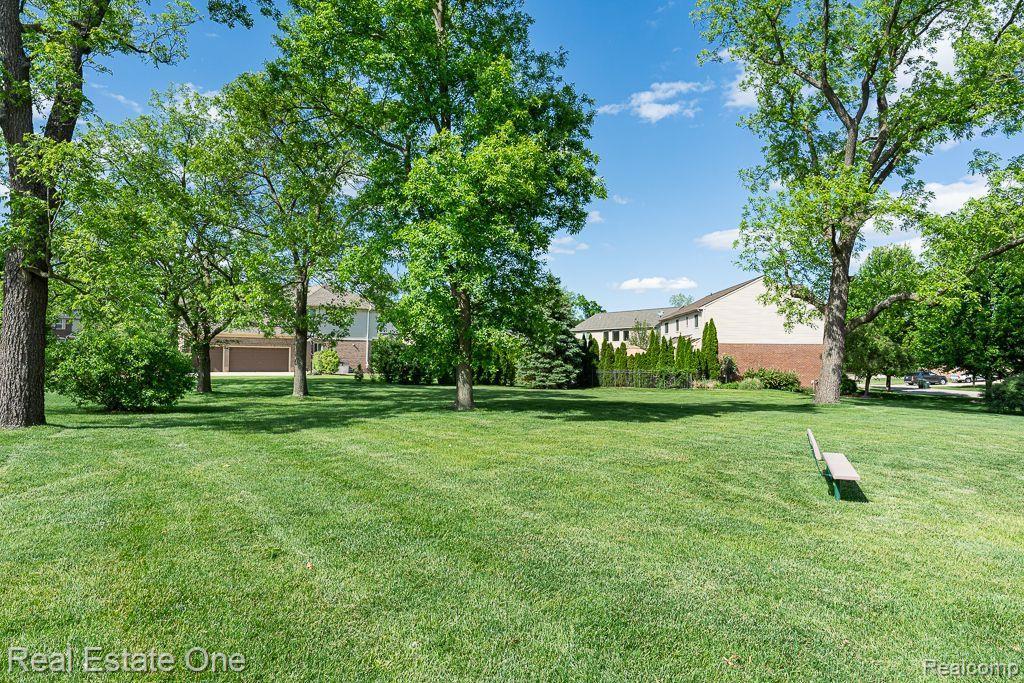 985 Monterey Lane, Rochester Hills, MI 48307 — Photo 9