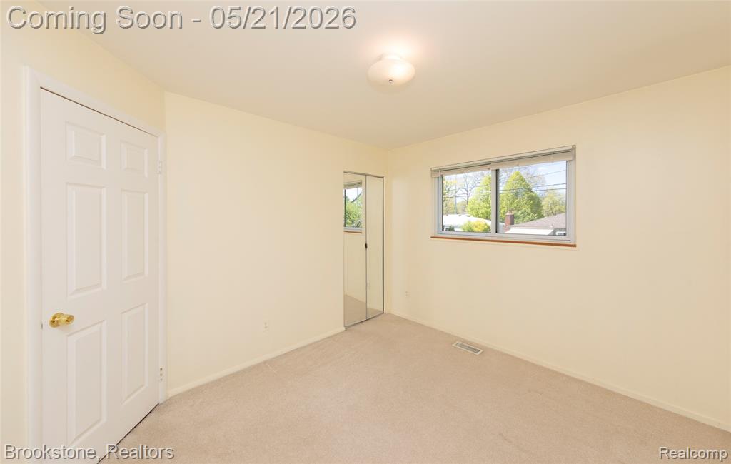 2445 Liverpool, Auburn Hills, MI 48326 — Photo 29