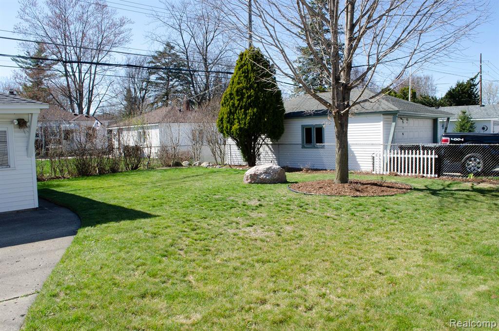 9819 WESTMORE Street, Livonia, MI 48150 — Photo 5
