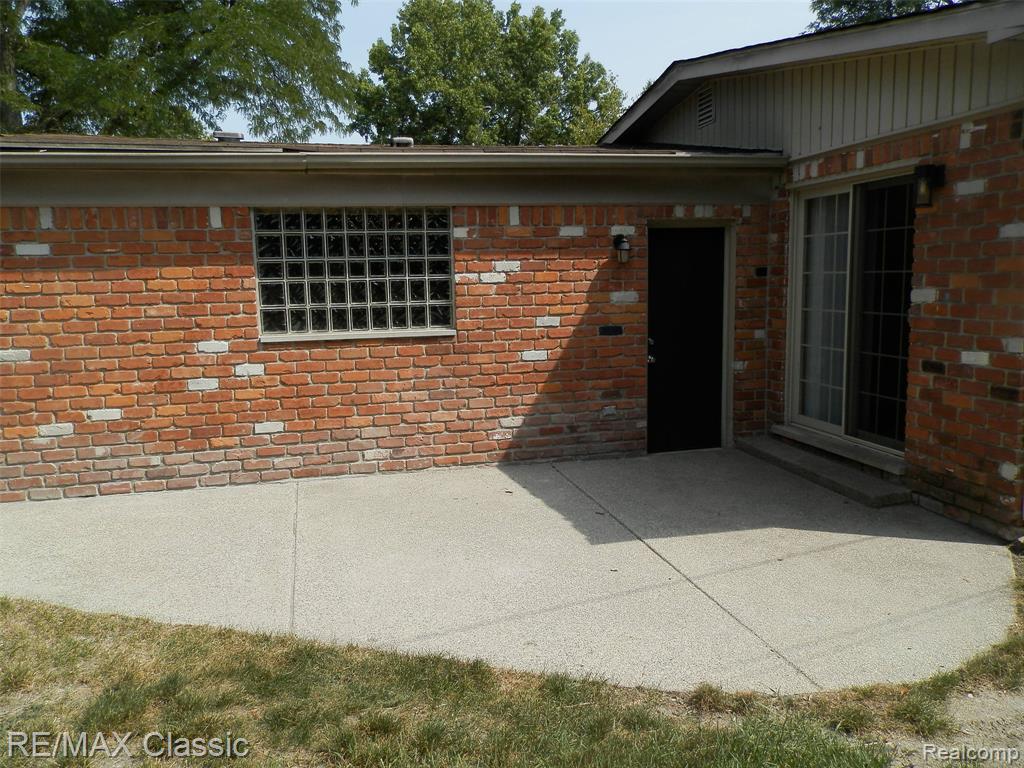 9374 PATTON Street, Livonia, MI 48150 — Photo 26