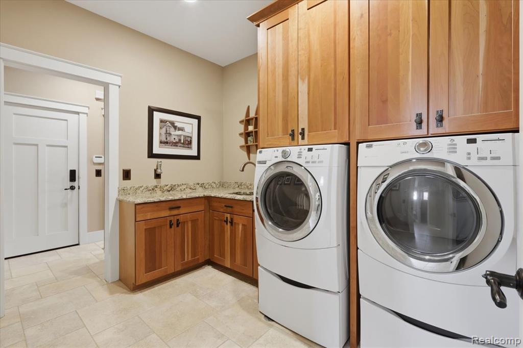 8665 Lakeview Boulevard, Clarkston, MI 48348 — Photo 33