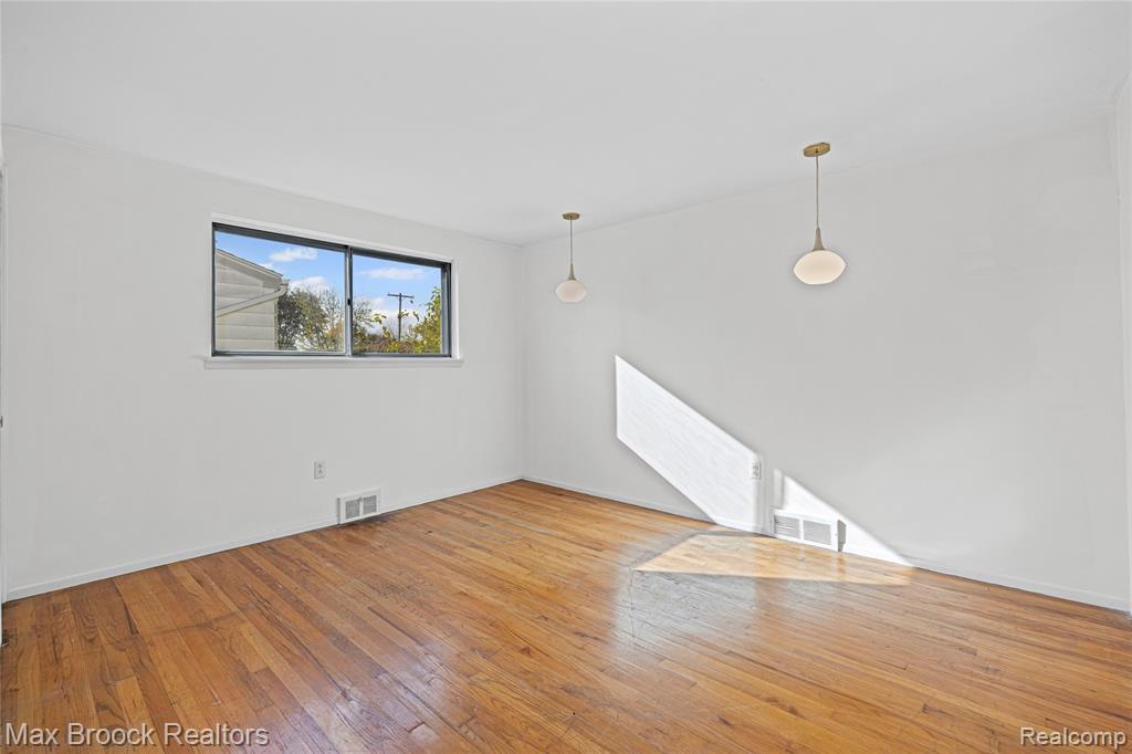 14670 Talbot Street, Oak Park, MI 48237 — Photo 17