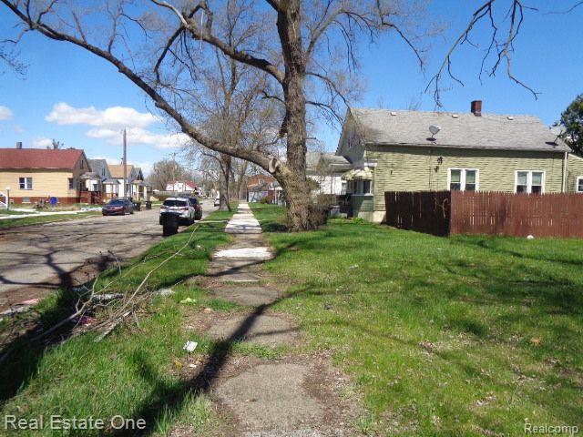 11802 SAINT LOUIS Street, Hamtramck, MI 48212 — Photo 7