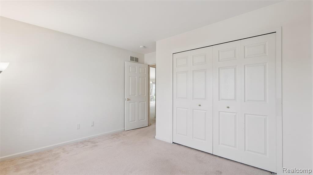 2096 Maplehurst Drive, Commerce Twp, MI 48390 — Photo 16
