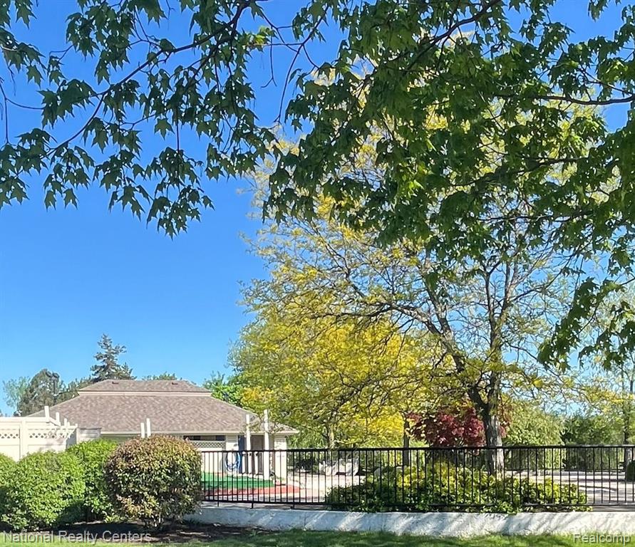 31160 Country Way, Farmington Hills, MI 48331 — Photo 36