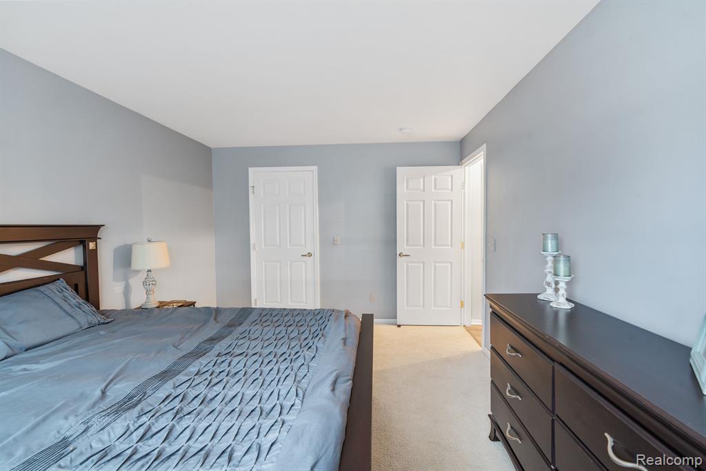 217 OAKBROOKE Drive, 2, South Lyon, MI 48178 — Photo 18