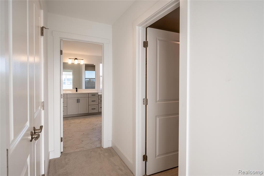 5556 Hobart Court, West Bloomfield, MI — Photo 26