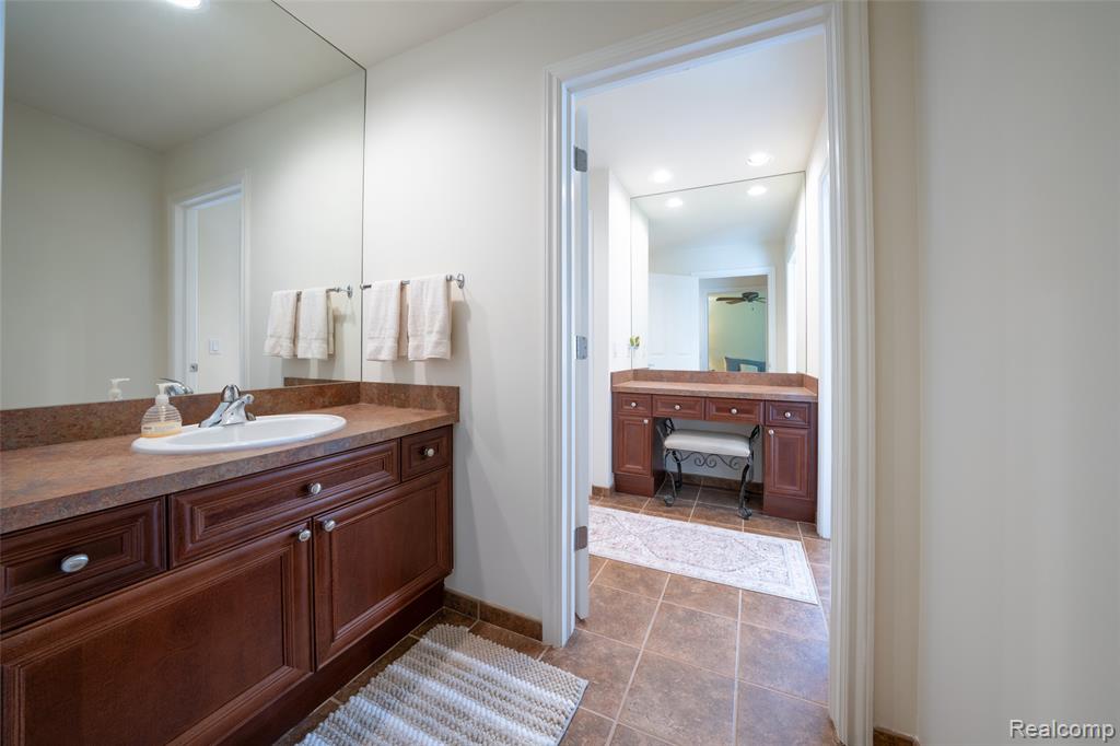 4502 Forest Edge Lane, West Bloomfield, MI 48323 — Photo 50