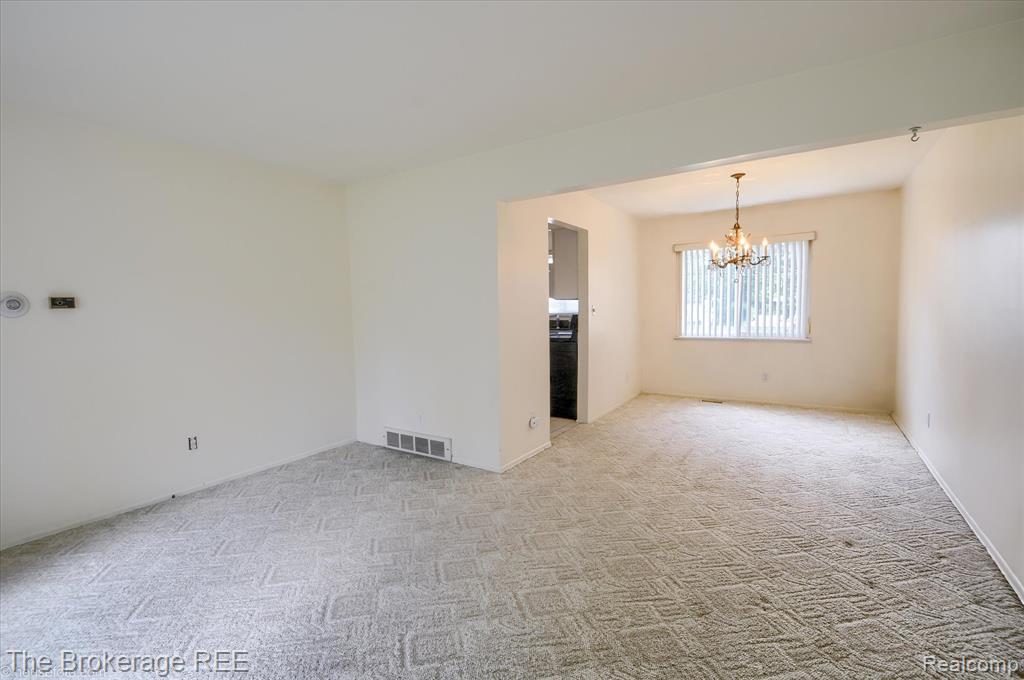 6228 Greenview Drive, Burton, MI 48509 — Photo 10