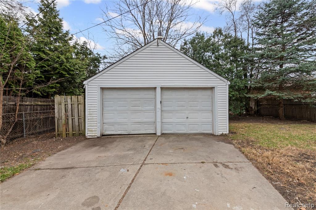 516 E Granet Avenue, Hazel Park, MI 48030 — Photo 5