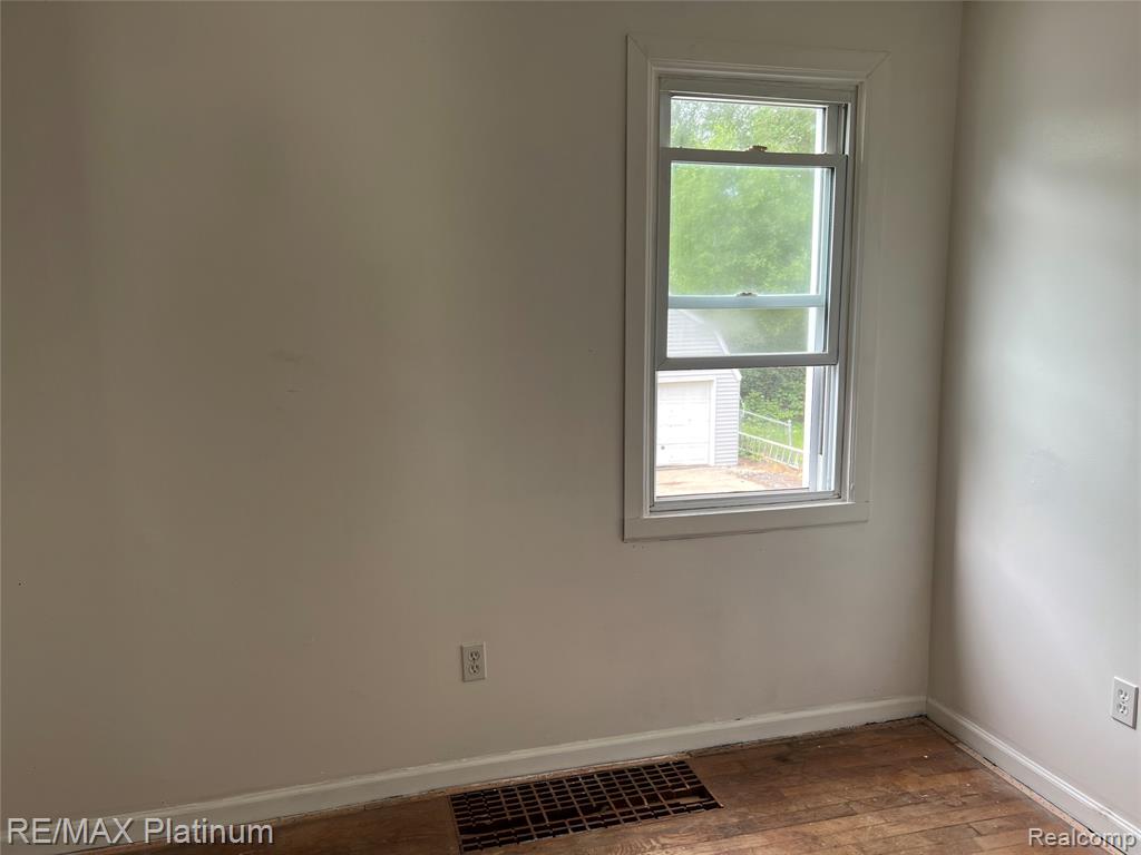 5126 Morrish Road, Swartz Creek, MI 48473 — Photo 11