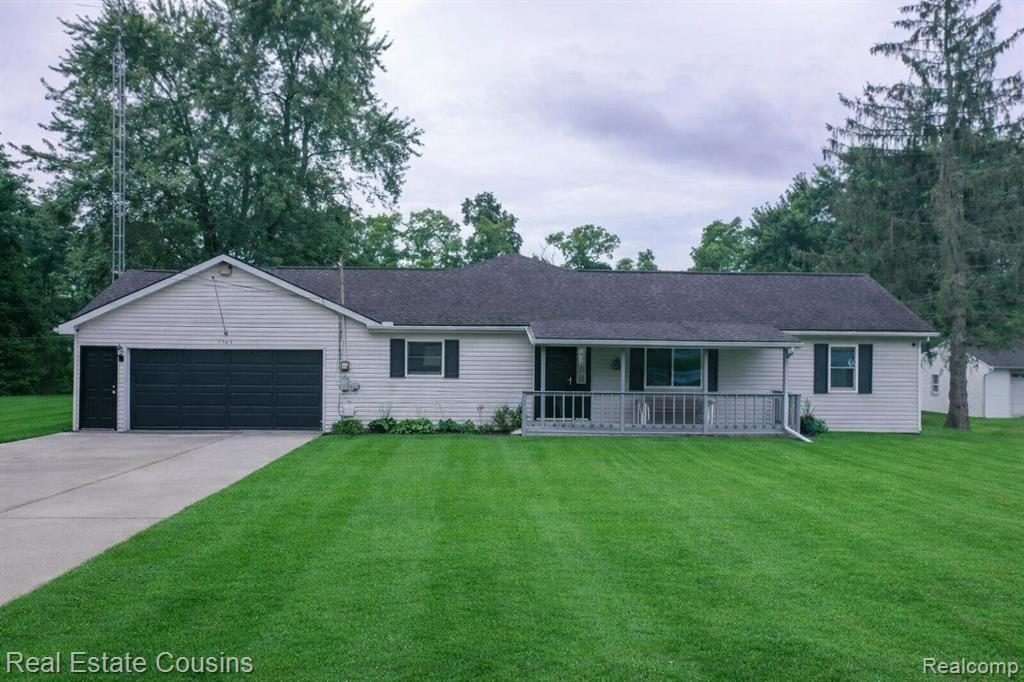 1565 W Rolston Road, Linden, MI 48451 — front exterior
