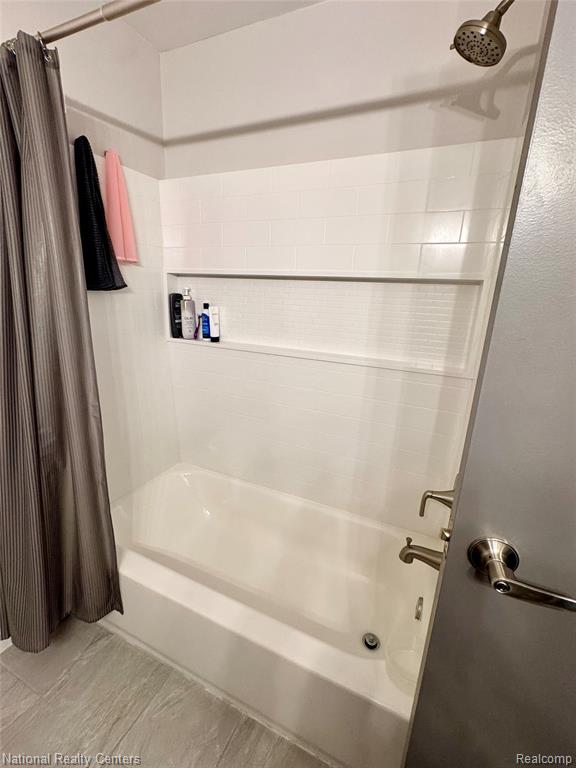 40684 Village Wood Road, Novi, MI — Photo 17